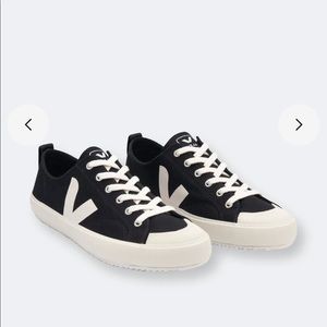Veja Women's Black Nova Canvas Pierre